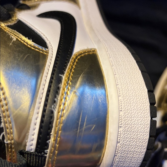Youth Size 2 Y NIKE AIR JORDAN 1 MID SE METALLIC GOLD SHOES - Picture 9 of 14